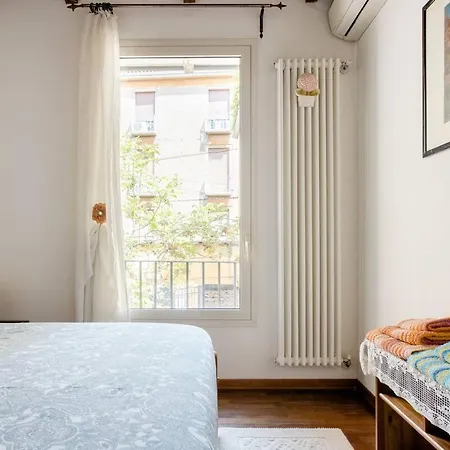 Gamberini House - Private Garden Apartment Bologna